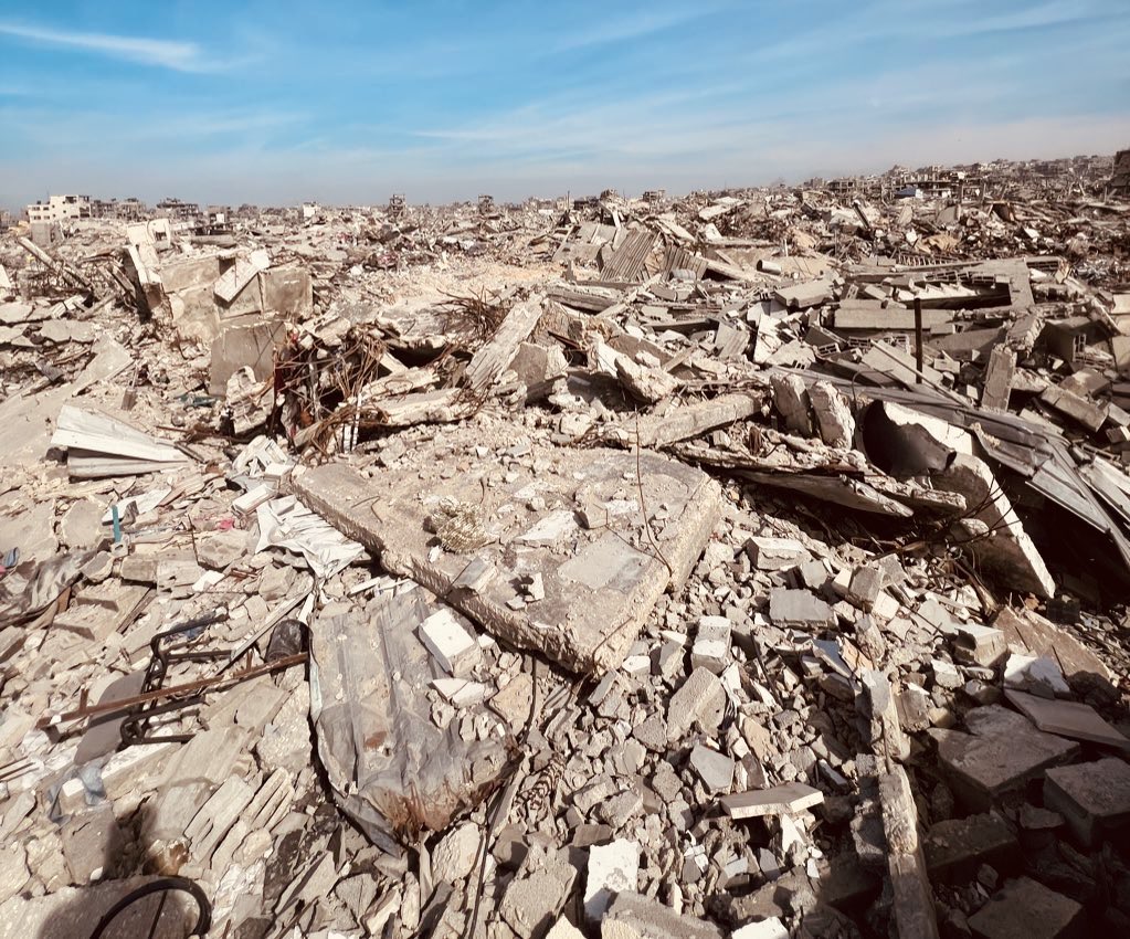 Hamzasharif5750's tweet photo. My home, my dreams, everything was destroyed, and nothing remained but destruction.

I became homeless. This is my life in Gaza. This is what the Israeli occupation left behind since we were displaced from our home.💔

https://t.co/UlMKHUp2IA https://t.co/nvgtoALydf