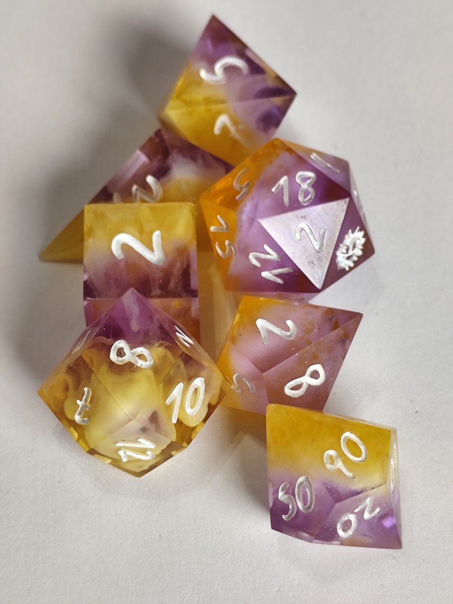 DPelusis's tweet photo. Durante el mes de junio voy a tener los sets de D&amp;D de oferta a 40€ con los gastos de envío incluidos. Tanto los de stock como encargos. Corred que se agotan! https://t.co/e7g6gEqmK3