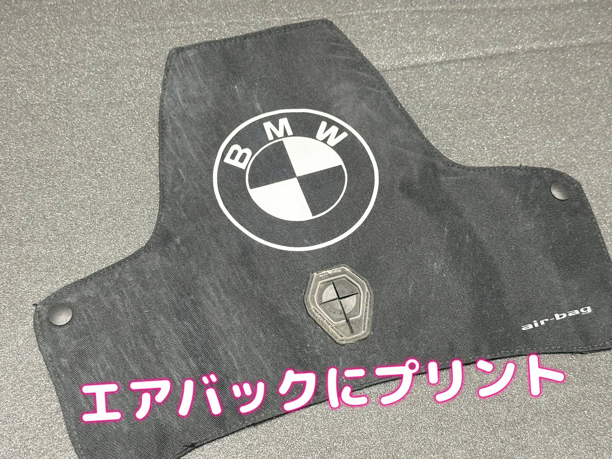 HRTS_Service's tweet photo. 外付けのエアバックは、
ツナギのデザインが隠れちゃう…
が、少しでもデザインを

との事でしたので、
お客様のご希望でプリントしました😊
少しはカッコ良くなってくれるかな？ https://t.co/pag1Wj4s2F
