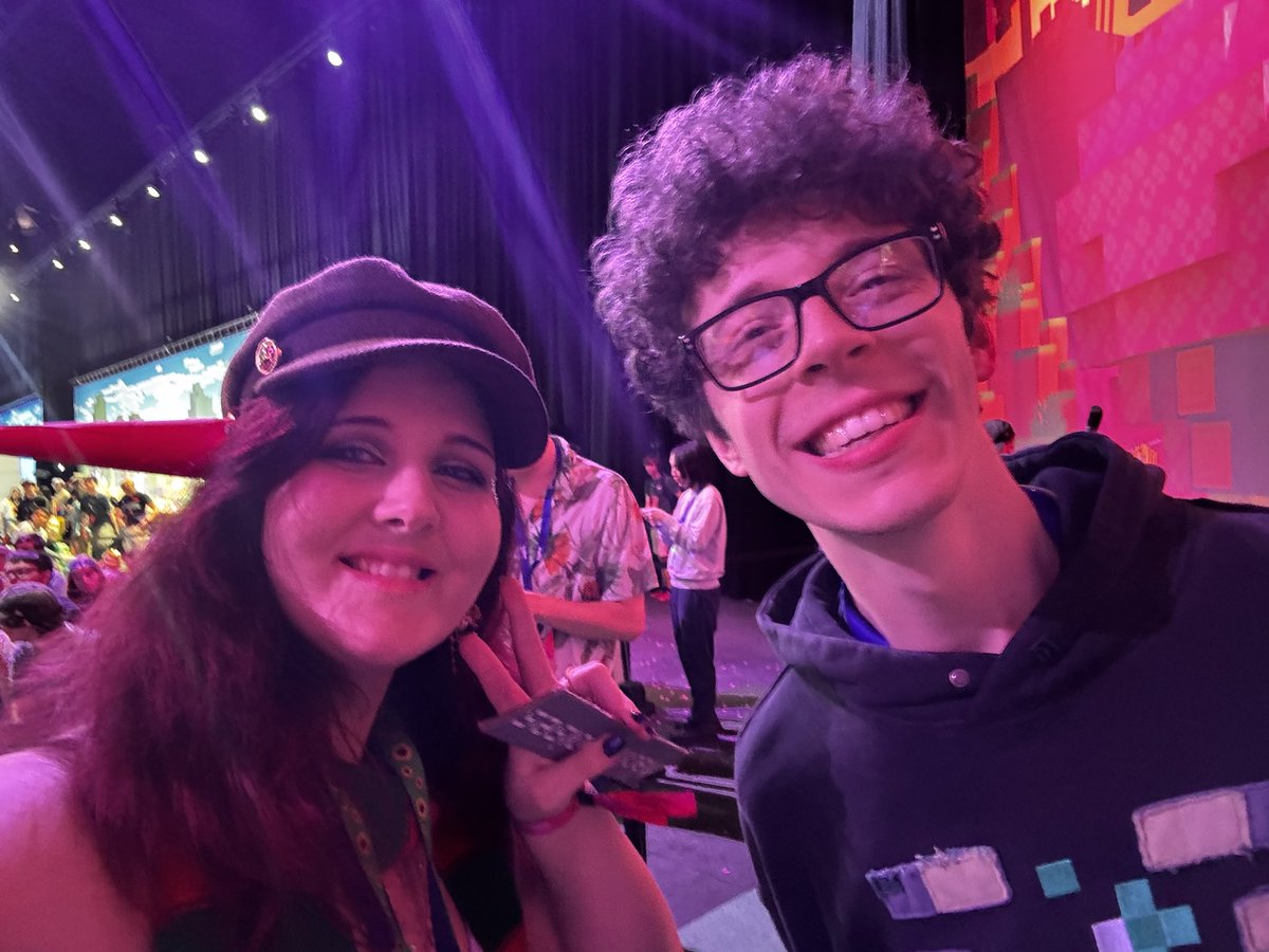Daphira_'s tweet photo. @FulhamYT was so nice to meet you!! can’t wait for you to be our rowl https://t.co/x5VriOhB1w