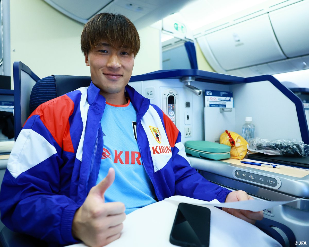 jfa_samuraiblue's tweet photo. 🔹𝗦𝗔𝗠𝗨𝗥𝗔𝗜 𝗕𝗟𝗨𝗘🔹

ANAのチャーター機で現地へ。
飛行機内の様子をお届け！📸

遠藤航｜大迫敬介｜早川友基

@ANA_travel_info
#最高の景色を #サッカー日本代表 https://t.co/HATkU0rnuz