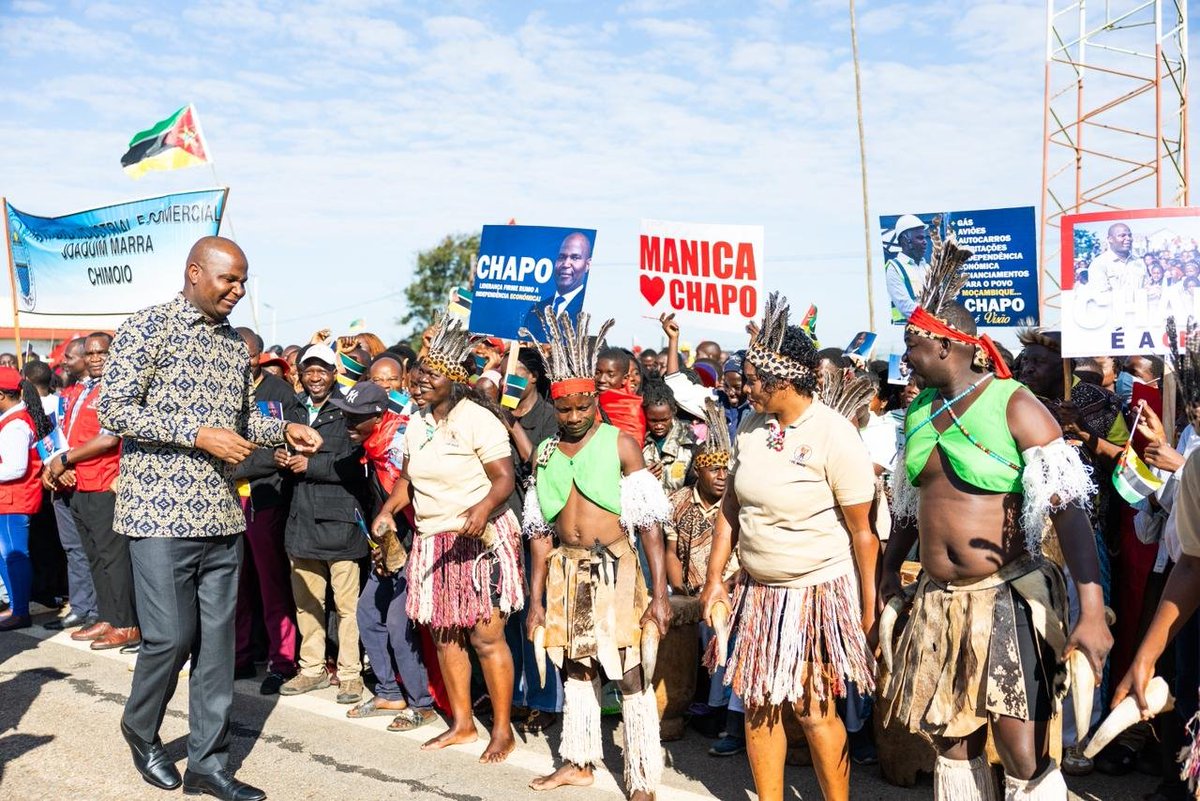 NFrelimo's tweet photo. O Presidente da República, Daniel Chapo, chegou hoje à província de Manica no âmbito da Presidência Aberta e Inclusiva. 

#DanielChapo #PresidenciaAbertaEInclusiva #Manica #Chimoio #Mozambique #GovernacaoParticipativa #Desenvolvimento #UnidosPorMocambique https://t.co/5thgPwspj8