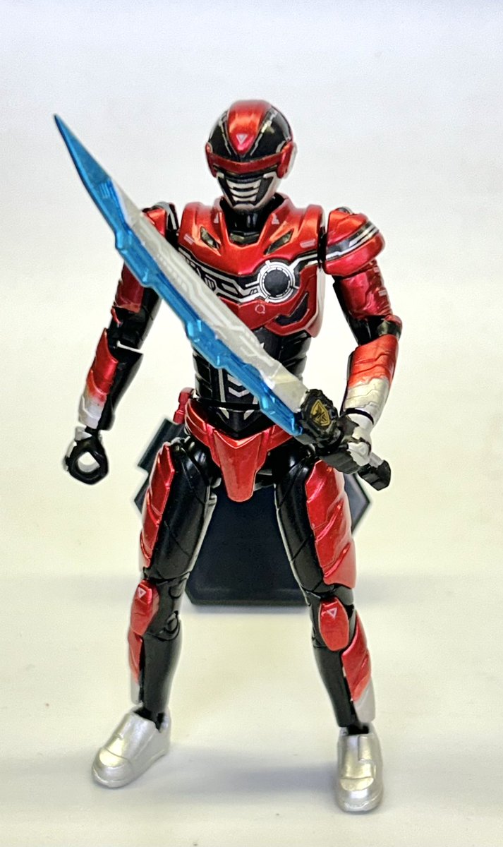 oit_h_mokeibu's tweet photo. 部活動♪

部員Mのガンダムの本塗装が遂にスタート！
ベストメカコレクションのリバイブ版ガンダムをプロトタイプカラーに塗るようです👀
どんな完成品になるのか今から楽しみ😊

部員Iは雄動のギャバンを塗装、無事完成🙌
全身のメタリックレッドが煌めいてて素晴らしい🤩

#大工大模型部
#プラモデル https://t.co/QQlpSMtyJw