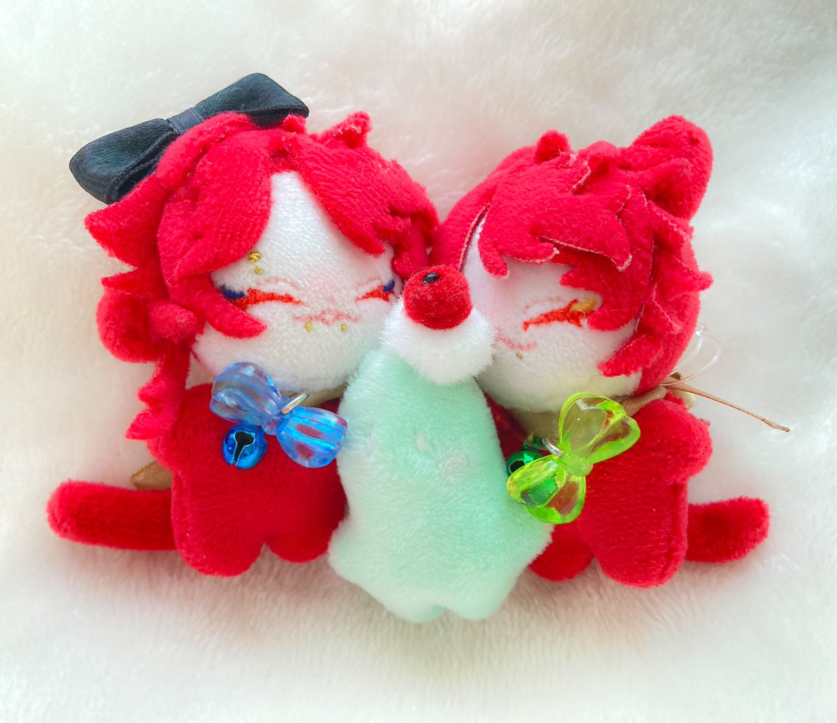 m_i_st_i's tweet photo. ｲﾝﾃ帰りぎわにミッチーさん@michey_z がソッ…とくれた、かわゆすぎるちいこクリソちゃん🍒
ﾈﾁｺﾔﾝズよりちいさくて…こんなちいこなのにお尻がすんごくぷりぷりで…😭🍑♡
おともだちふえてよかったね🫶 https://t.co/lj08bjyCkL