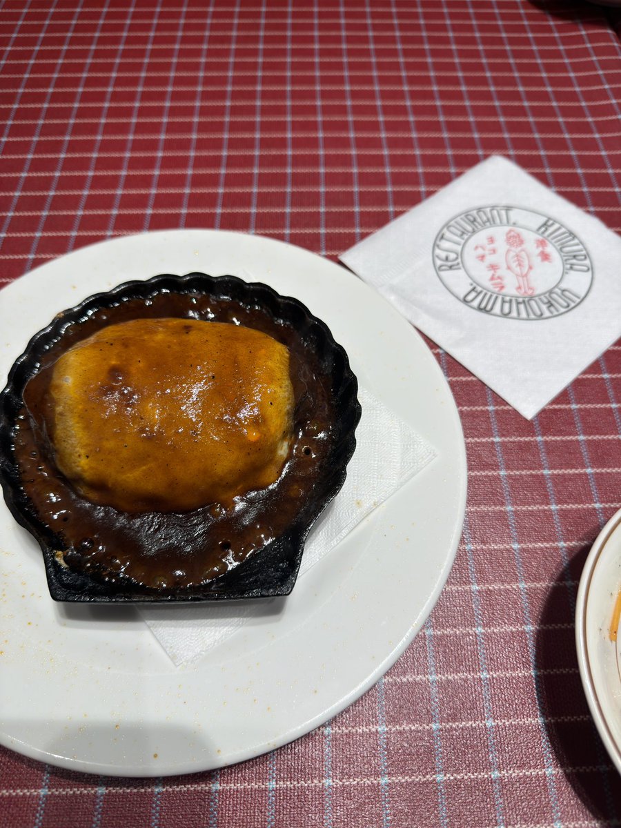 RightShooting's tweet photo. 昭和風なレストランでたべたチーズハンバーグ美味しすぎた。このデミグラスソースやばかった。これだけで米食べれる。 https://t.co/vM4BgyHUwS