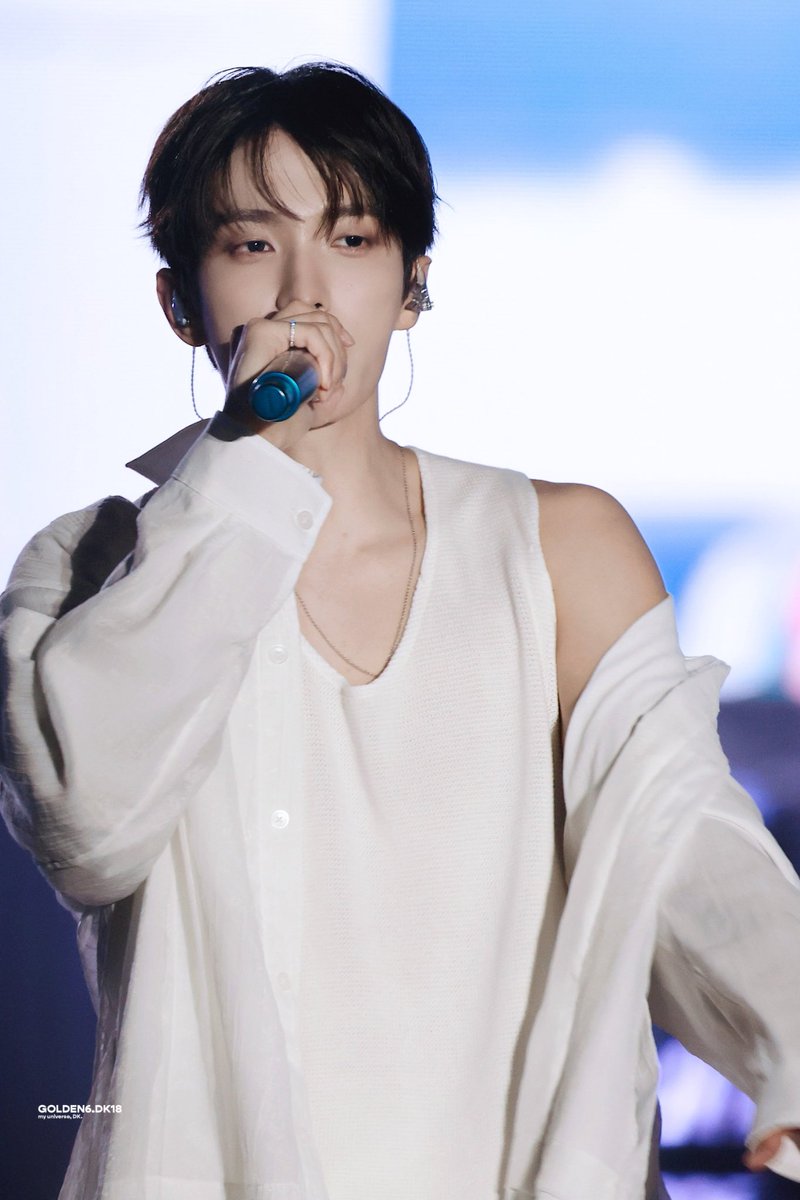 golden6_dk18's tweet photo. 20260531 DXS [SERENADE] ON STAGE in Daegu🇰🇷

겸아..너 정말🙈

#SEVENTEEN #DK #도겸 #DOKYEOM #석민 
#세븐틴 #ソクミン #ドギョム #李碩珉 https://t.co/jggBA3TiBu