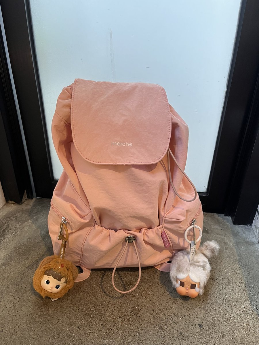 fdbric's tweet photo. ANYWAYYY kalian tau gak sih kalau merche punya backpack gini yang superr lucuu gemass tapi tetep bisa muat banyak barangg??🥹🥹 https://t.co/CefR5QxCxO