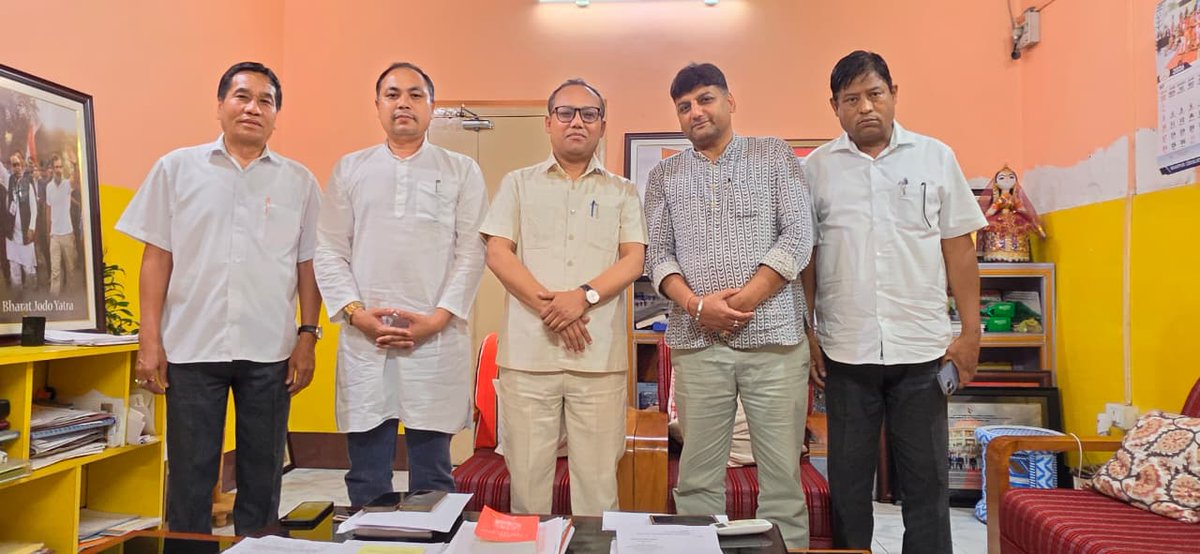 meghachandra_k's tweet photo. I am delighted to receive a courtesy call at my official residence, Babupara, from the team of the Minority Department,MPCC led by its Chairman, Md. Zakir Hussain, along with AICC Coordinator and Minority In-charge of Manipur, Shri Rajesh Kumar Sethi. The delegation also included Md. Wahidur Rahaman, former General Secretary, MPCC, and W. Shyamjai Singh, former General Secretary, MPCC.

We had a meaningful and constructive interaction on the current political situation, minority development, and the strengthening of the Congress Party in Manipur. I deeply appreciate their dedication, enthusiasm, and commitment to serving the people and working towards a better future for our State.

I extend my best wishes to the entire Minority Department team for their continued efforts in promoting the welfare, empowerment, and development of minority communities, and for contributing to the overall progress and prosperity of Manipur.

@kharge @RahulGandhi @priyankagandhi  @kcvenugopalmp @saptagiriulaka @christilak    @KRajuINC @imaranpratapgar
@YmZakirHussain @SethiNagaland