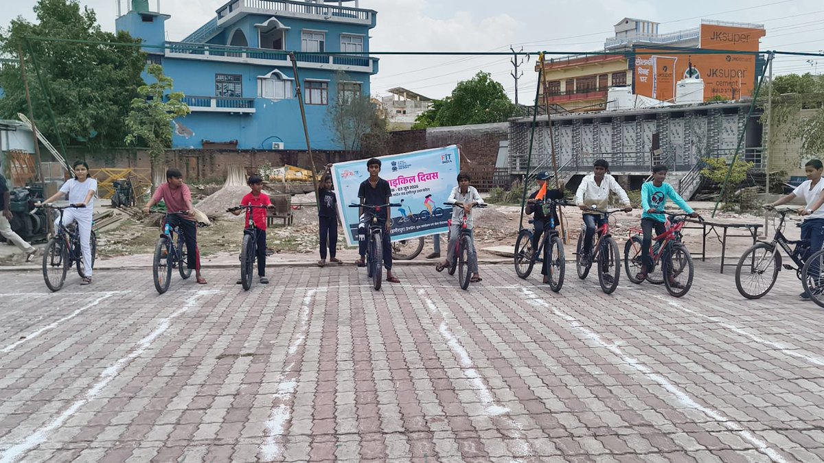 YuvaHamirpur's tweet photo. World Bicycle Day was organized in lok sabha Rath under the  Mera Yuva Bharat Hamirpur. Circle Officer Mr. Rajiv Pratap Singh was the chief guest, and Tehsildar Mr. Dilip Kumar was the special guest.
 #WorldBicycleDay #MyBharatHQ #FitIndia #Bicycle4life @mansukhmandviya https://t.co/eWdouZJ7tv