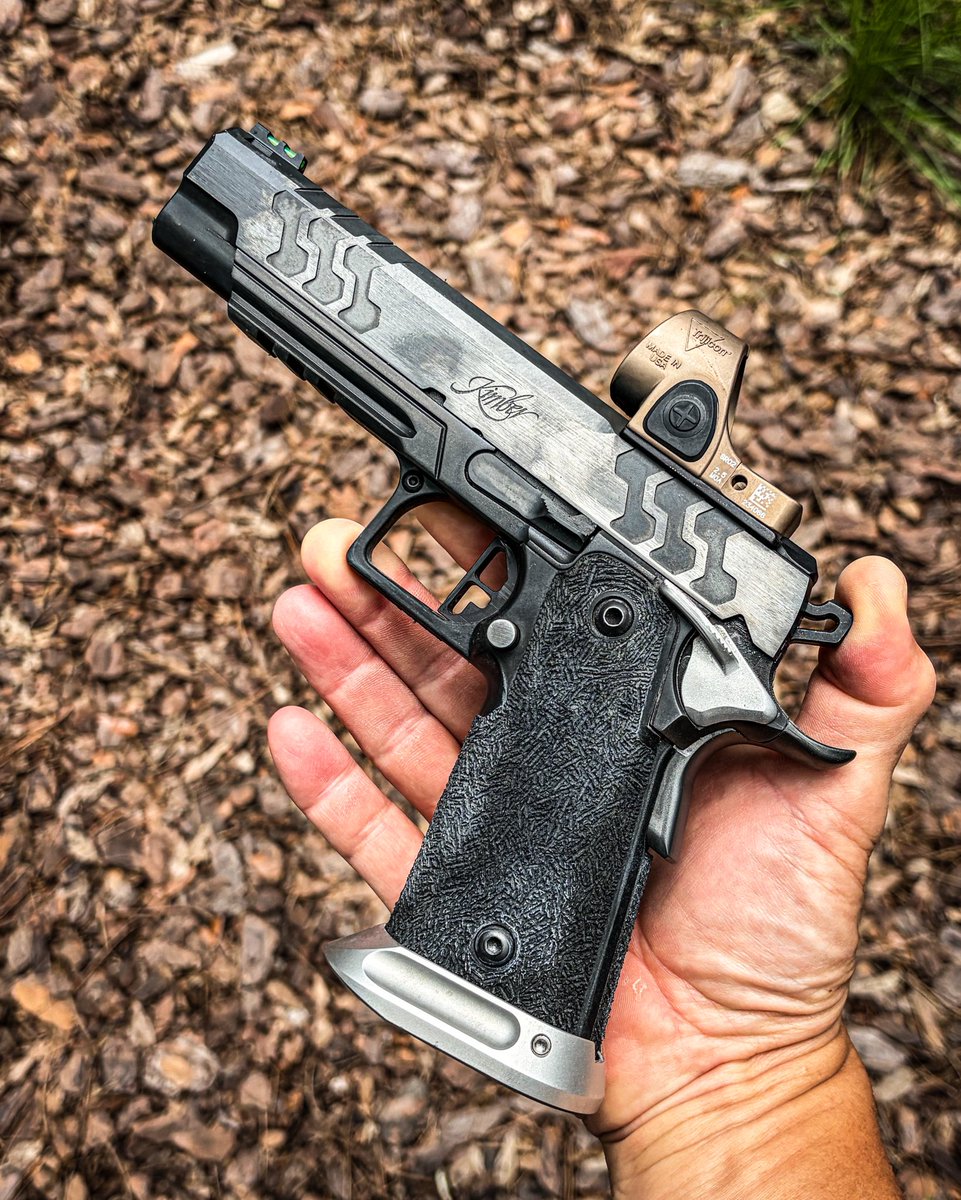 108Performance's tweet photo. My @kimberamerica 2K11 is looking pretty industrial with a hodgepodge of different parts, but the key internals remain completely stock and without issue as the pistol passes the 3000rd mark. It is shaping up to be a solid workhorse for the coming USPSA season.
@trijicon SRO
@supervel 124gr (all of them)