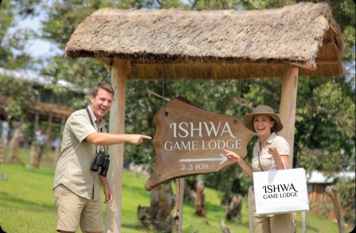 EddieTourGuide's tweet photo. Hello , good afternoon from @Ishwalodges 

Escape to our romantic lodge @Ishwalodges for an unforgettable  getaway.
Create lasting memories together in a beautiful setting, complete with cozy accommodations and breathtaking views. Book with us today
https://t.co/QALwjGBeeg https://t.co/zVwoc7THdL