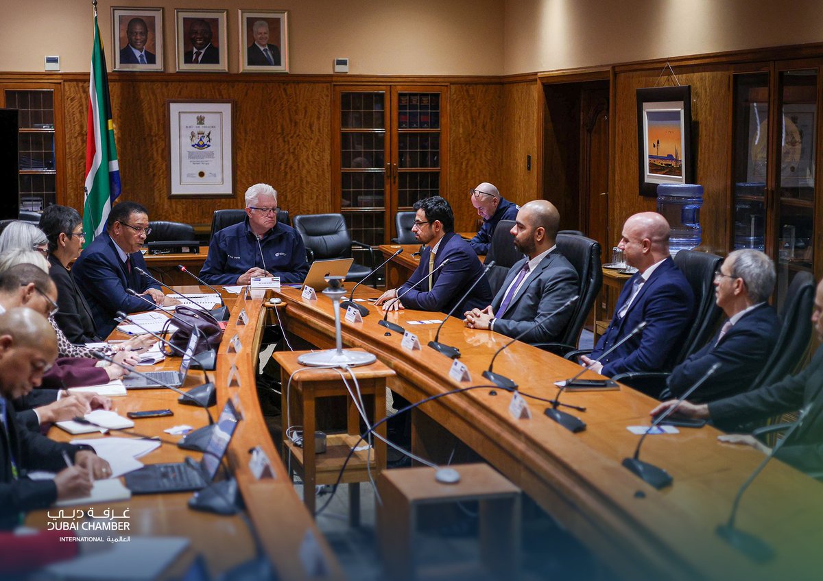 DxbChamberIntl's tweet photo. بحثنا سبل تعزيز حركة التجارة والاستثمار مع مقاطعة كيب الغربية في جنوب إفريقيا، وذلك خلال اجتماع عقدناه في مدينة كيب تاون مع معالي آلان ويندي، رئيس وزراء مقاطعة كيب الغربية. 

لقراءة المزيد:
https://t.co/dYjtjP75H0 https://t.co/oqn78xd1ni