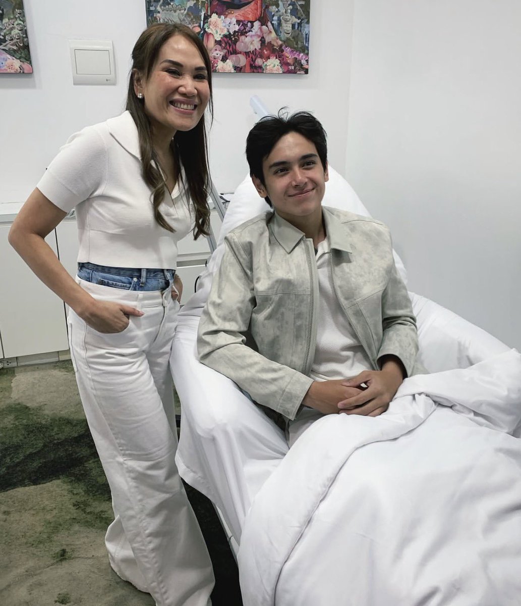 forheathj's tweet photo. heath with dr aivee at the aivee clinic! https://t.co/tLCZbYAZbr