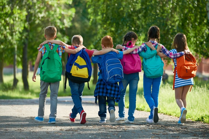 AboutKidsHealth's tweet photo. If active transportation is a realistic option in your community, consider starting a "walking school bus" to get your and your neighbours' children to school. Learn more about active transportation and its benefits: https://t.co/HssISixR3D #Exercise #School #Parenting https://t.co/TDwVOjgngR