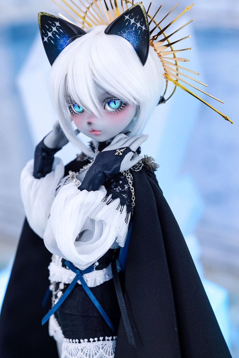 DOLKSTATION's tweet photo. 【DOLK×DEAR MINE】

ドル沼レビュ―記念で再降臨した
VIVIEN L. - Köttur Freyju はご覧になりましたか？

➡https://t.co/aLgHAQgx0E

コラボ初のグレースキン、限定メイクやドレスで北欧神話の聖獣となったVIVIEN L。
神がかった圧巻のディテールを動画でご覧ください✨

抽選受付は6/7(日)まで。 https://t.co/TDCyjET1qr