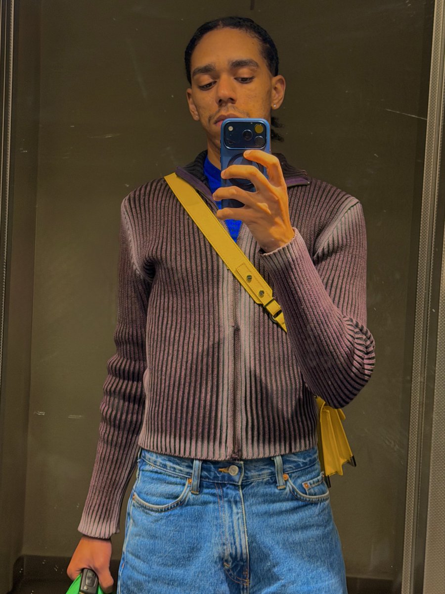 oiram973's tweet photo. Ça date de fou 😶 #LGBTQIAOurMonth https://t.co/Z0HhKK63mP