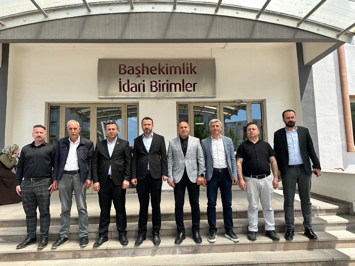 kahtadh's tweet photo. MHP Kahta İlçe Yönetiminden Hastanemize Ziyaret
Milliyetçi Hareket Partisi (MHP) Kahta İlçe Başkanı Bedir Çakmak ve ilçe yönetimi, Başhekimimiz Uzm. Dr. Mustafa AKEL’i makamında ziyaret etti. Nazik ziyaretlerinden dolayı kendilerine teşekkür eder, çalışmalarında başarılar dileriz https://t.co/Kmo9gcH0ql