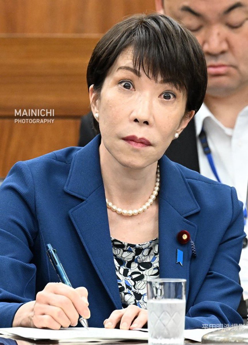 ムシロ tweet media