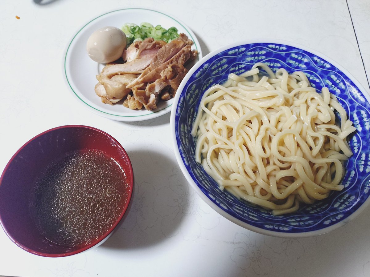hangover1016's tweet photo. わかりにくいけど昆布水つけ麺!!
麺以外は自作!! https://t.co/mU7YPzcYzq