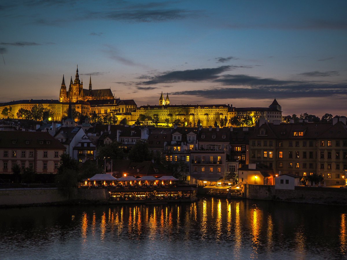 ptkpoom's tweet photo. Laka Como, Italy 
Prague, Czech Republic 
Budapest, Hungary
Vatican City https://t.co/31NZwJwllo