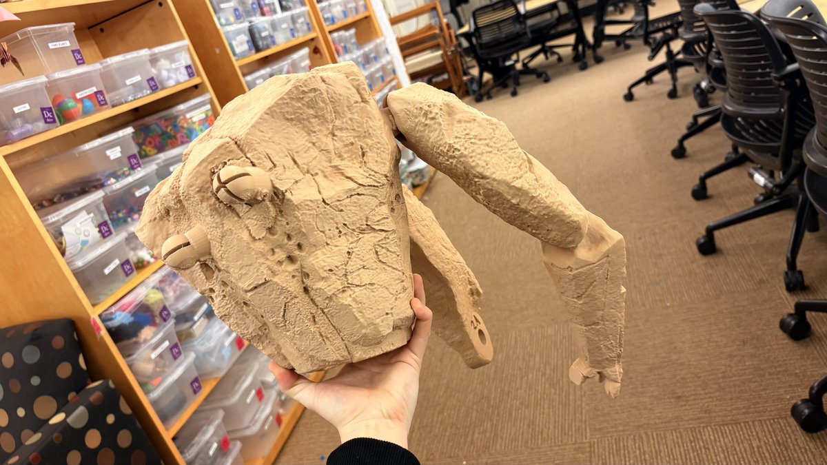 skeletalelk's tweet photo. @kamsgottadie omg hiii i’m locking back in in preparation for a grace cosplay i’m doing for a con in september lolol … this is what i have of my rocky so far ^_^ !!! https://t.co/HkhvVNN0SH