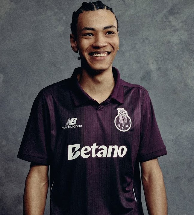 Kitkingdom83's tweet photo. New Balance - New Porto https://t.co/3SatKTJSg0