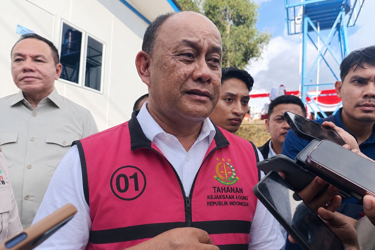 indepenSumatera's tweet photo. News wak: 🚨KEJAGUNG resmi menahan dadan hindayana  eks kepala BGN.

Source :kumparan

Menurut dugaan awak ini kasus merugikan triliun. https://t.co/FR5j6KhBXX