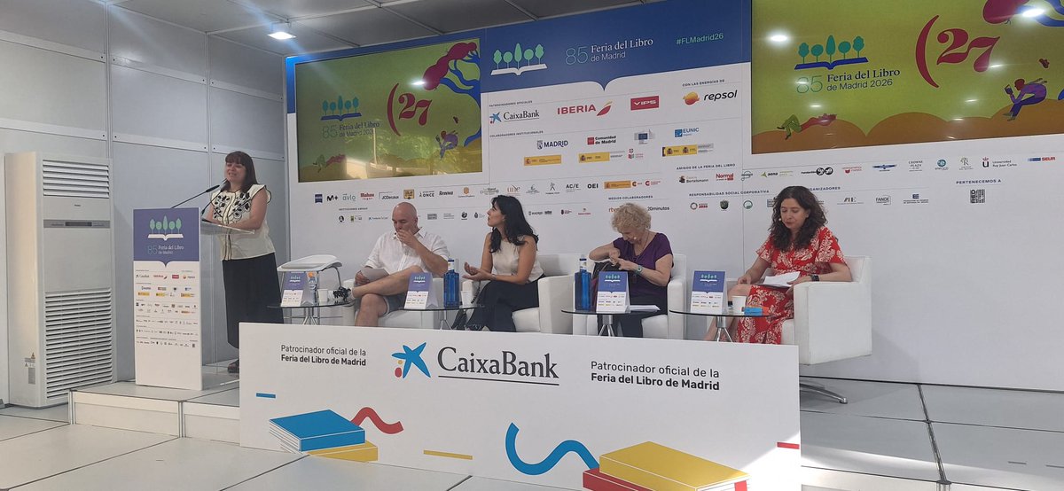 librolecturagob's tweet photo. ✨️ La directora general del Libro, del Cómic y la Lectura ha presentado en @FLMadrid el proyecto del Centenario del 27, rumbo a 2027, para reivindicar su legado literario.
✍️ Participan @RaquelLanseros (comisaria), Ana Merino y Julia Barella.
ℹ️ https://t.co/cMakawvutQ https://t.co/4loIIolYDS