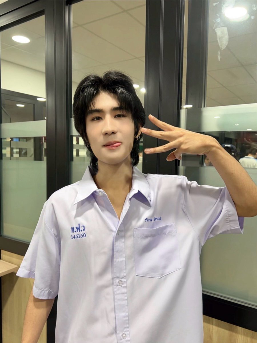 tia51_official's tweet photo. คิวสุดท้ายพี่เทียขอเช็คชื่อ ✨
น้องวีจิ๋วมาแล้วครับบบบบ 🤜🤛

WRAP UP LOVEX3 
#LOVEx3LastQ 
@jchawan_ https://t.co/78u6RxxkqA