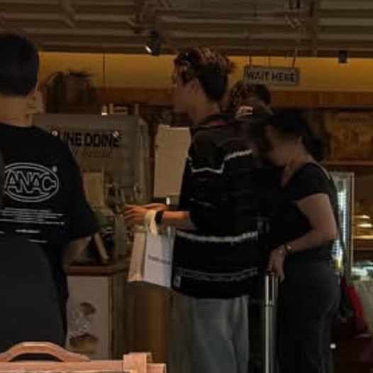 JJenxyanuch's tweet photo. พอเห็นไทยสั่งกาแฟ…ภาพจำของป้าก็…บ้าจริง อย่านะเว้ย เดี๋ยวโดนจับ https://t.co/iCAFbPvTI2