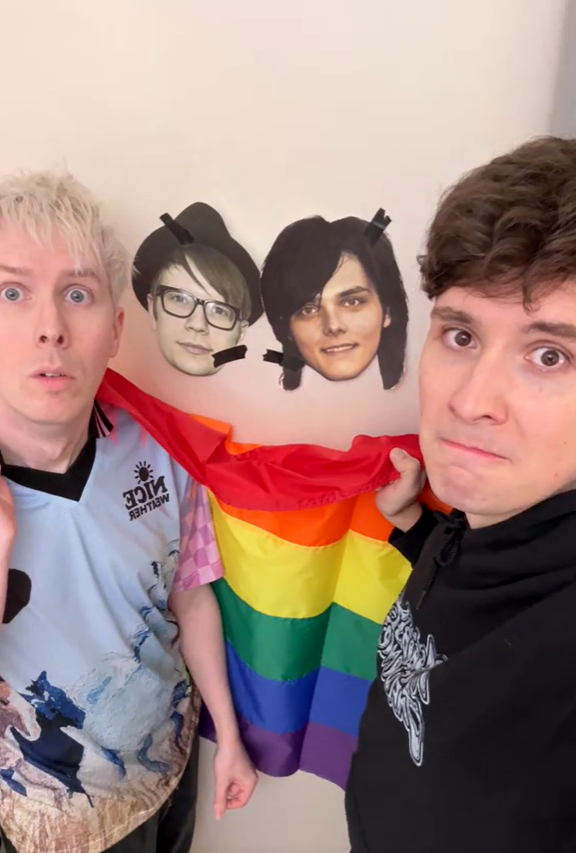 3O011987's tweet photo. dan and phi + phildren as things to never say when someone just came out https://t.co/LzPqgtKhfK