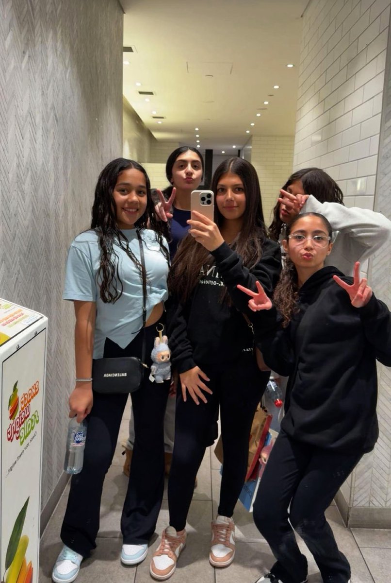 Brabraqknx's tweet photo. Cuck wanted his sister posted with her irls https://t.co/ohSiIvSF4T