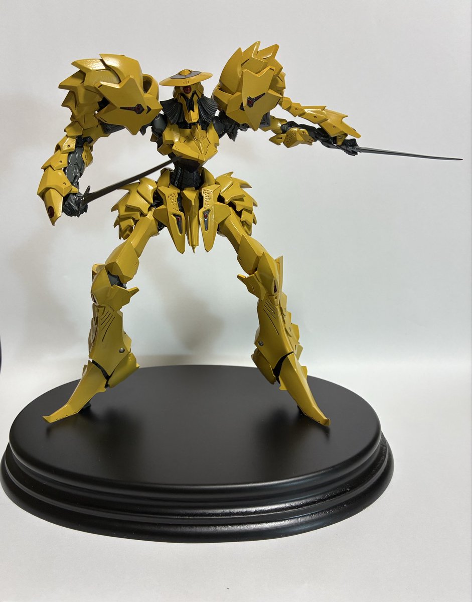PM5Ncbcx3eq4RqW's tweet photo. トイズプレス1/144 A・トールスクリティ
完成しました。
肩装甲の組み立て、調整に時間を要しましたが取り敢えず形になりました。 https://t.co/HQSz1slWKB
