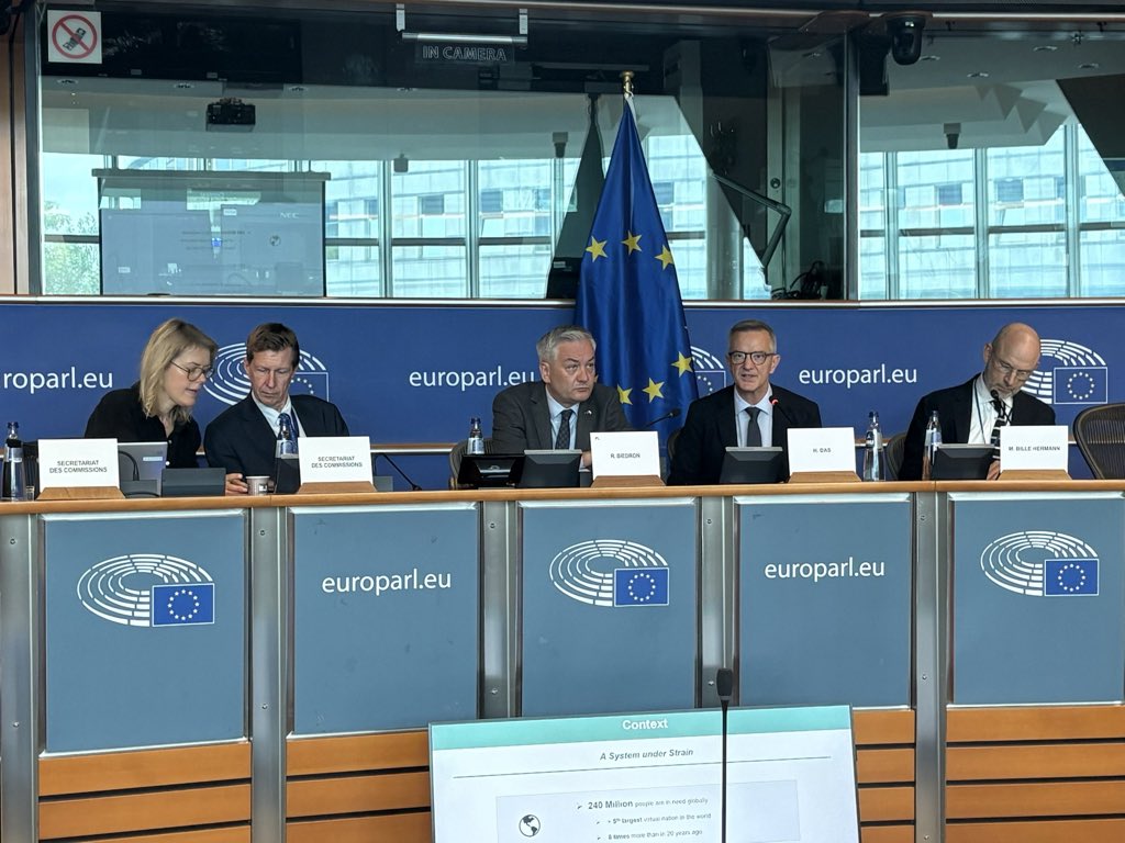 HansDasEU's tweet photo. Humanitarian needs are at record levels, but funding falls far short.
 
The EU’s new Joint Communication on Humanitarian Aid strengthens our response: protecting humanitarian space, improving delivery, and partnering better so life-saving aid reaches those who need it most.

Thank you @EP_Development for your support.

@BarryAndrewsMEP
