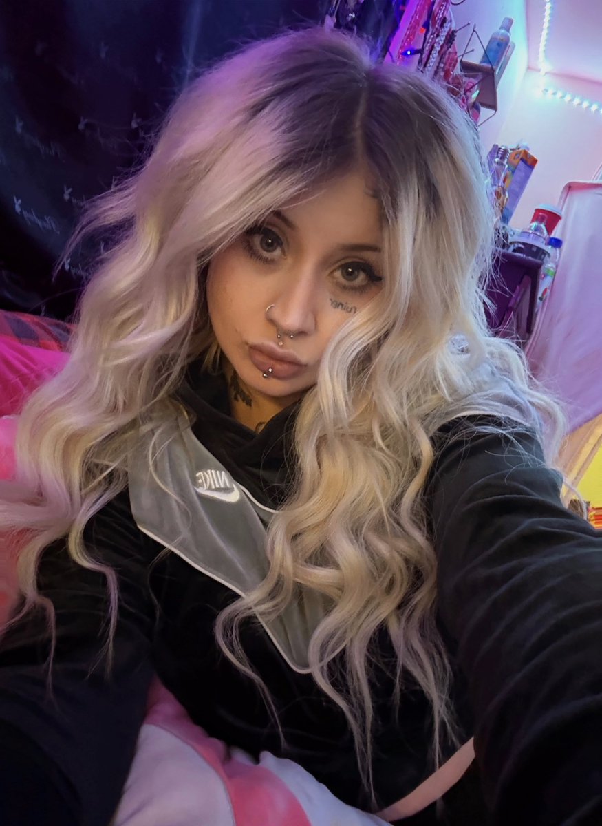 lilllangelbby's tweet photo. annnnnnd we R back https://t.co/SFlZzdQWpf