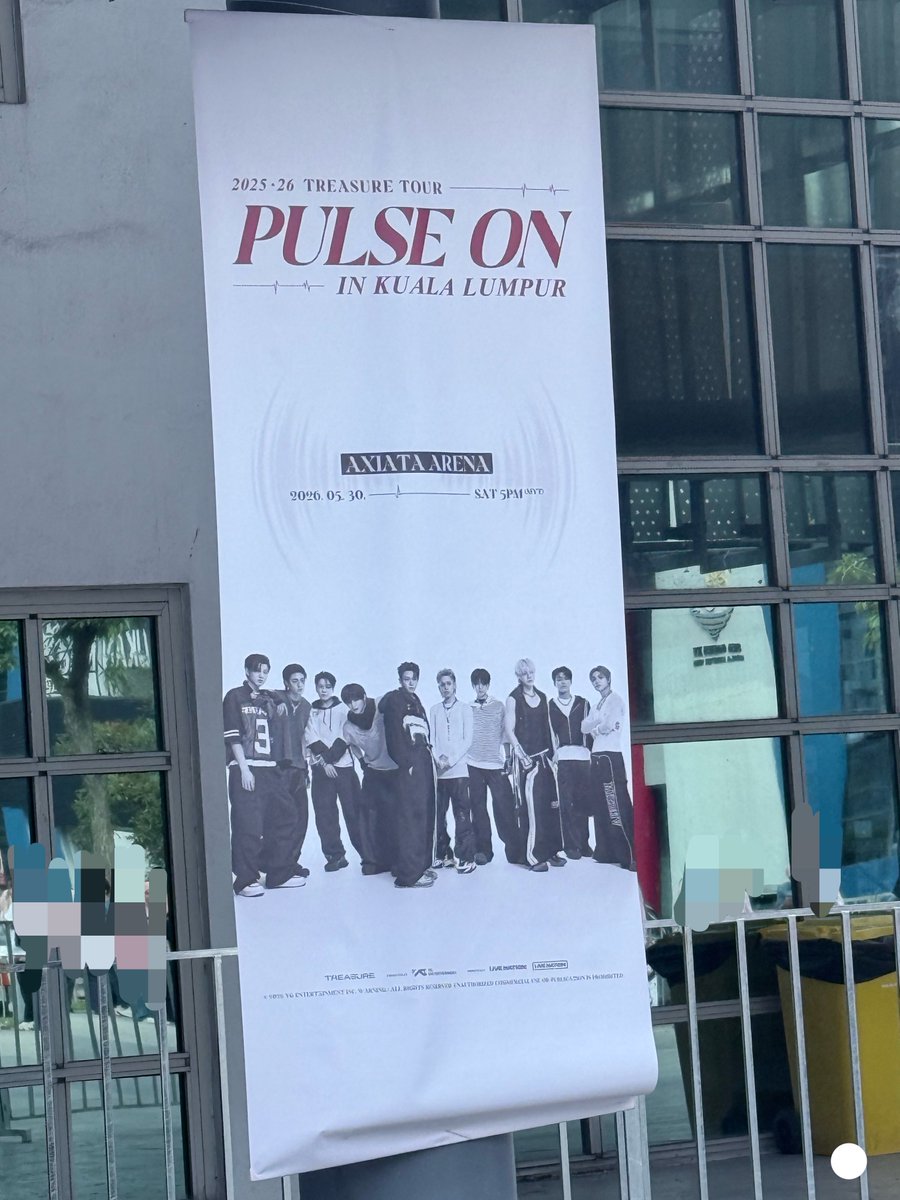 plave_ring's tweet photo. #플리TMI Non-PLV but I got to attend TREASURE's concert in KL last weekend. It was honestly one of the interesting concerts I’ve been to with couple of re-encores 😆 
And hearing JIK JIN live reminds me of Bamby's dance cover back in 2022
🥹🫳🏻 Pink jokkomi... https://t.co/EozWCYB2Dl