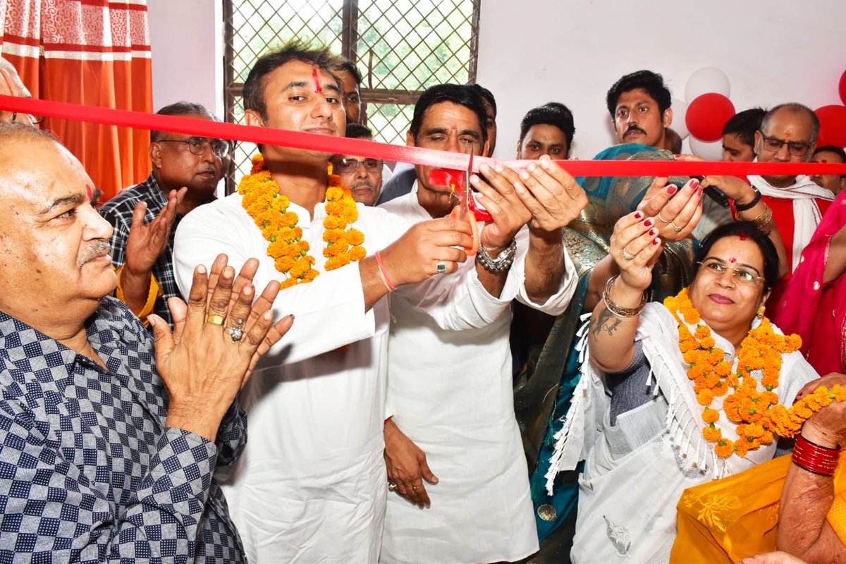divyarajrewa's tweet photo. आज मैहर ज़िले में नए सेराजेम थेरपी सेंटर का उद्घाटन कर सेंटर संचालकों को बधाई एवं शुभकामनाएं प्रेषित की. इस अवसर पर विधानसभा में मेरे स��थी व मैहर विधायक भाई श्रीकांत चतुर्वेदी जी भी उपस्थित रहे. https://t.co/8pSqzkkJg8