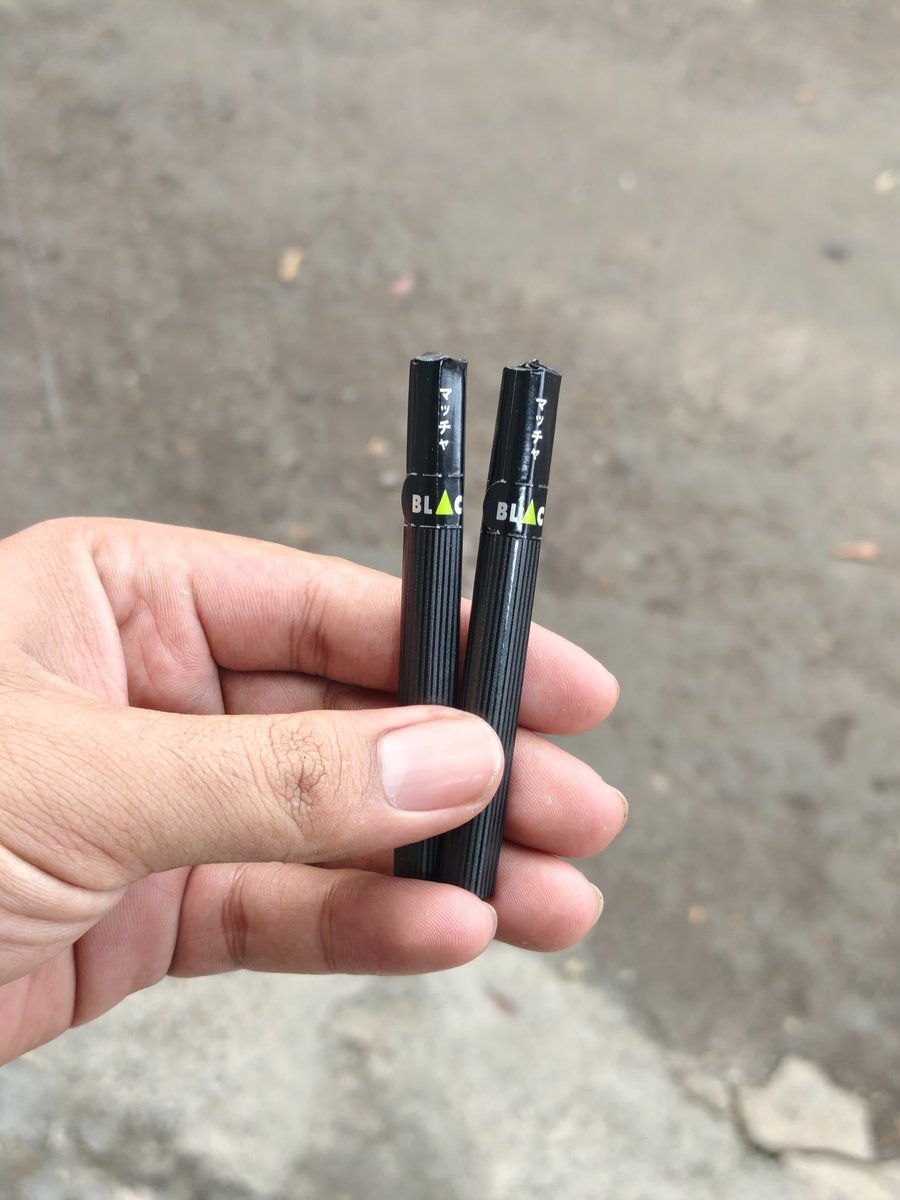 rokok_indonesia's tweet photo. Djarum Black Macha ☕🚬

Inovasi yang tak pernah berhenti. Kini Djarum Black meluncurkan produk SKT pertamanya dengan rasa macha. 

Ada yang udah pernah cobain?

#rokokindonesia https://t.co/aUDxvFYz3p