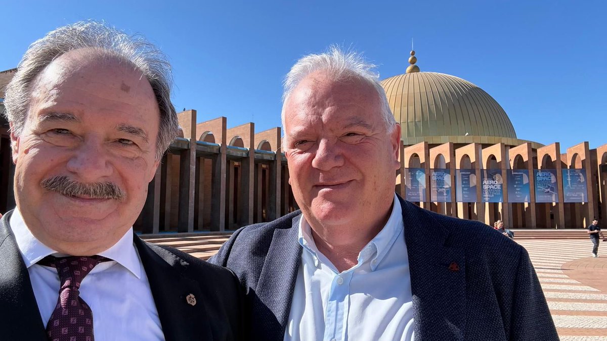 Adelsys_EP's tweet photo. Felicidades Aerospace &amp; Defense Meetings Sevilla. Adelsys no podía faltar en un hito tan referente del sector aeroespacial y defensa. Participaron nuestro Asesor de Desarrollo de Negocio Pedro Díaz  junto a Arturo de Vicente, Pte de la Asoc. de Ingenieros Aeronáuticos de España. https://t.co/QurBFrktTK
