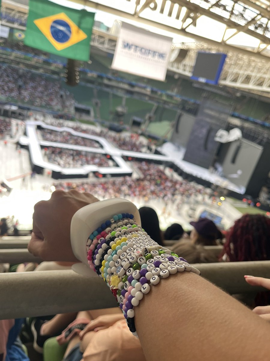 https_vilu's tweet photo. @enqntomebeija ansioso pra encher meu braço de pulseiras de novo https://t.co/PlqSfrLKf3