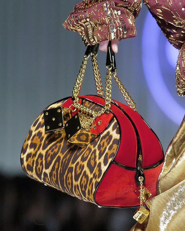 thepinkernet's tweet photo. bag details from the christian dior fall 2004 collection https://t.co/TJ0K1dkATH