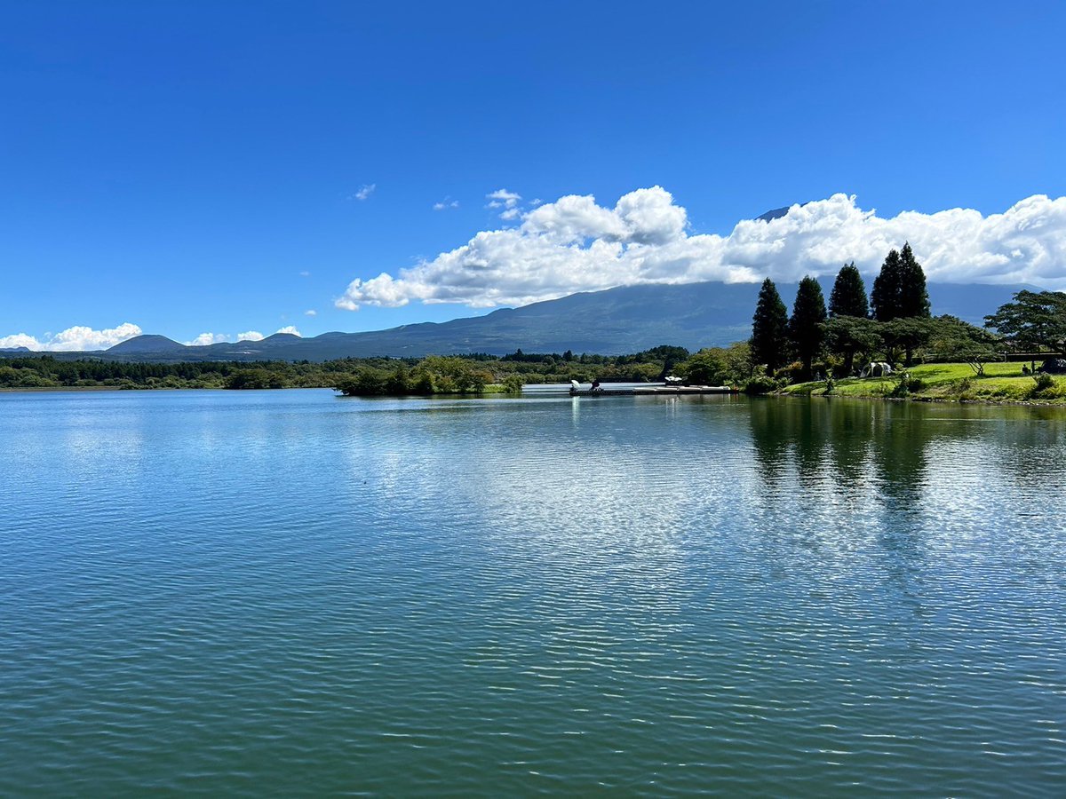 with_FUJI's tweet photo. 「富士山ビュー」はたぶん日本トップクラス。

湖畔でコーヒーを飲みながら、
目の前には”逆さ富士”

そんな贅沢な朝を過ごせるのが
田貫湖キャンプ場です。

キャンパーの聖地とも呼ばれる絶景スポット。
次のキャンプ候補に保存しておいてください📌 https://t.co/kXyQfKfpUj