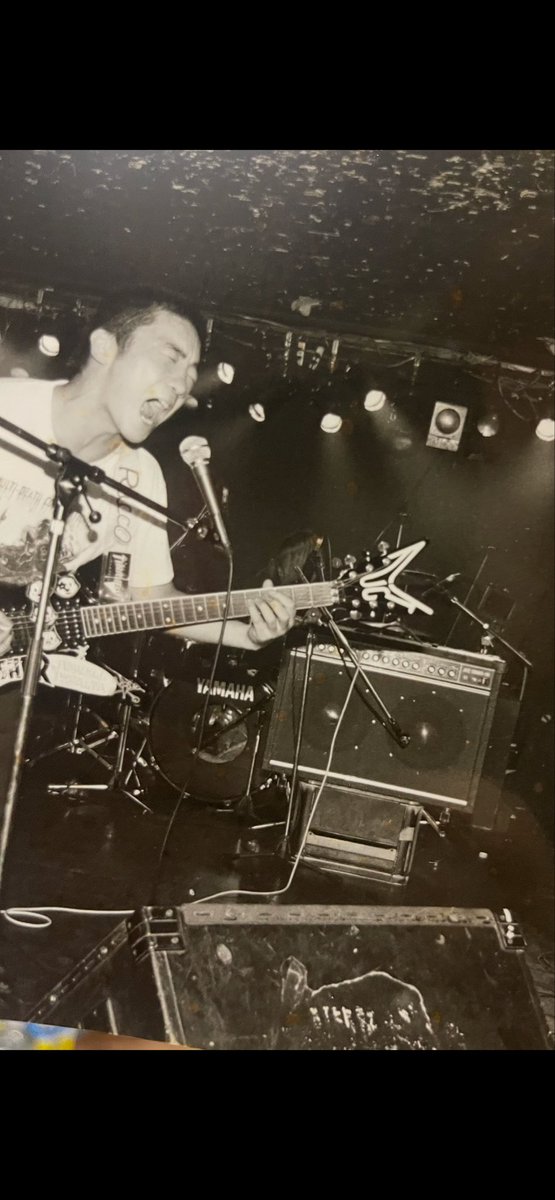 IdolPunchRacco's tweet photo. 1993年、天才IdolPunchが大阪で結成。
以降、殆どのライブがなんばBEARS。
6/19のライブでベアーズでやるライブが最後になります〜☆
良いメンツなので遊びに来てね❤︎
写真は昔のやつ。ハゲてますね。 https://t.co/RVhN4vTVNn