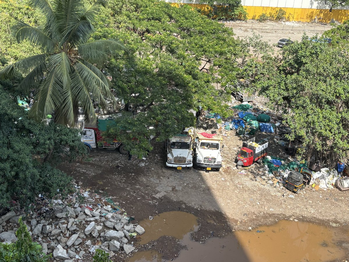 Rossoneri22290's tweet photo. Daily many trucks of debris are dumped on andheri RTO ground behind adani building andheri west. The ground is illegally occupied by slums as well. Major corruption nexus between RTO officers and local slumlords @mybmc @mybmcwardKW @TawdeRitu @AmeetSatam https://t.co/9jq3YwoOnX