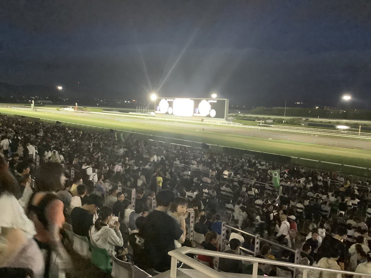borero127's tweet photo. 馬主専用レーンないんか！😅 https://t.co/oke9PeK65f
