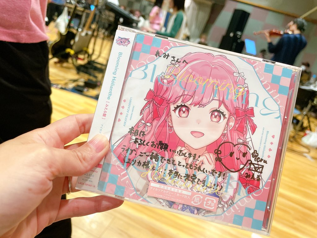 mitaniremi's tweet photo. アイカツ！レジェンダボーチェ！リハーサルなう！
姫乃みえる（@himeno_mieru ）ちゃんにCDいただいたよ😍🎀✨
アイカツアカデミー！のみんなとも初めてライブ共演できるの楽しみですっっっ💖
#アイカツ #デミカツ https://t.co/7DpMEXm4ZS