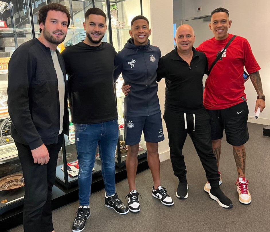 SpursDaily_'s tweet photo. 🚨#Savinho’s agent Rodrigo Zeitel has begun following #Tottenham Hotspur on Instagram.

Deal Looks Very Close to happening NOW https://t.co/6dNnYsLSsn