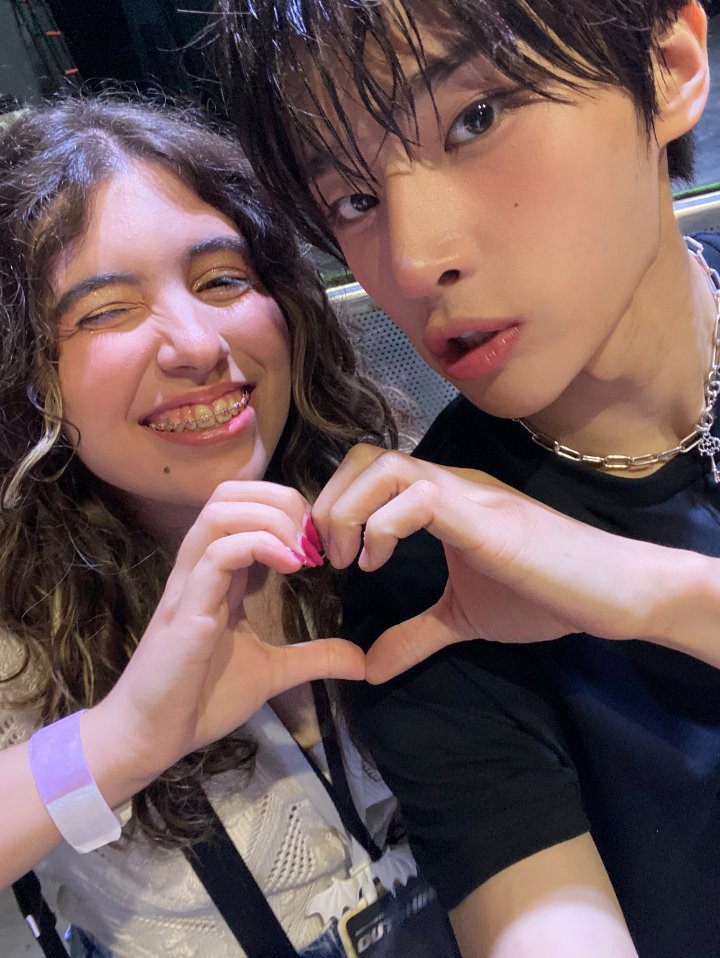 muffslovesjay's tweet photo. IT HAPPENED!!! I got to talk to Tag, Jongwoo, Yedam and Seongmin and see #OnePactInLisbon 😭🇵🇹

I'm so grateful! Thank you for letting me dance with you on stage. I can't believe my biggest role models praised my dancing 🥺💕

Obrigada ONE PACT!! Come back soon <3 https://t.co/Pi3s5bbzaP