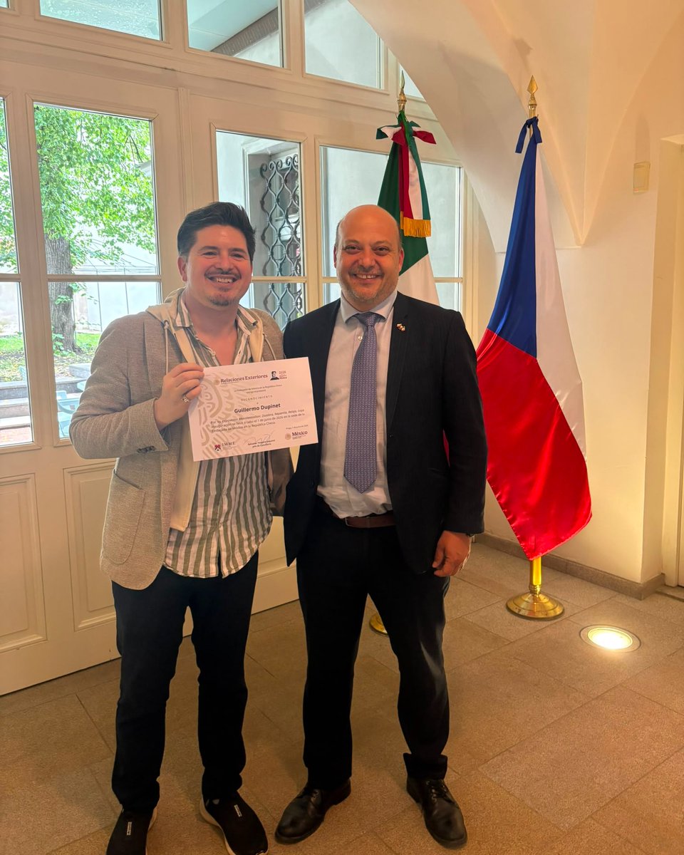 EmbaMexChe's tweet photo. Se inauguró en la sede de la @embamexche la exposición Mexistentialism: Zozobra, Nepantla, Relajo, del artista y director de animación mexicano Memo Dupinet. 🎨 
Les invitamos a apreciar las obras 
L-V de 9:30 - 16:30
#DiplomaciaCulturalMX #OrgulloMexicoGlobal #OrgulloMx @SRE_mx https://t.co/FkkLwX63Uy