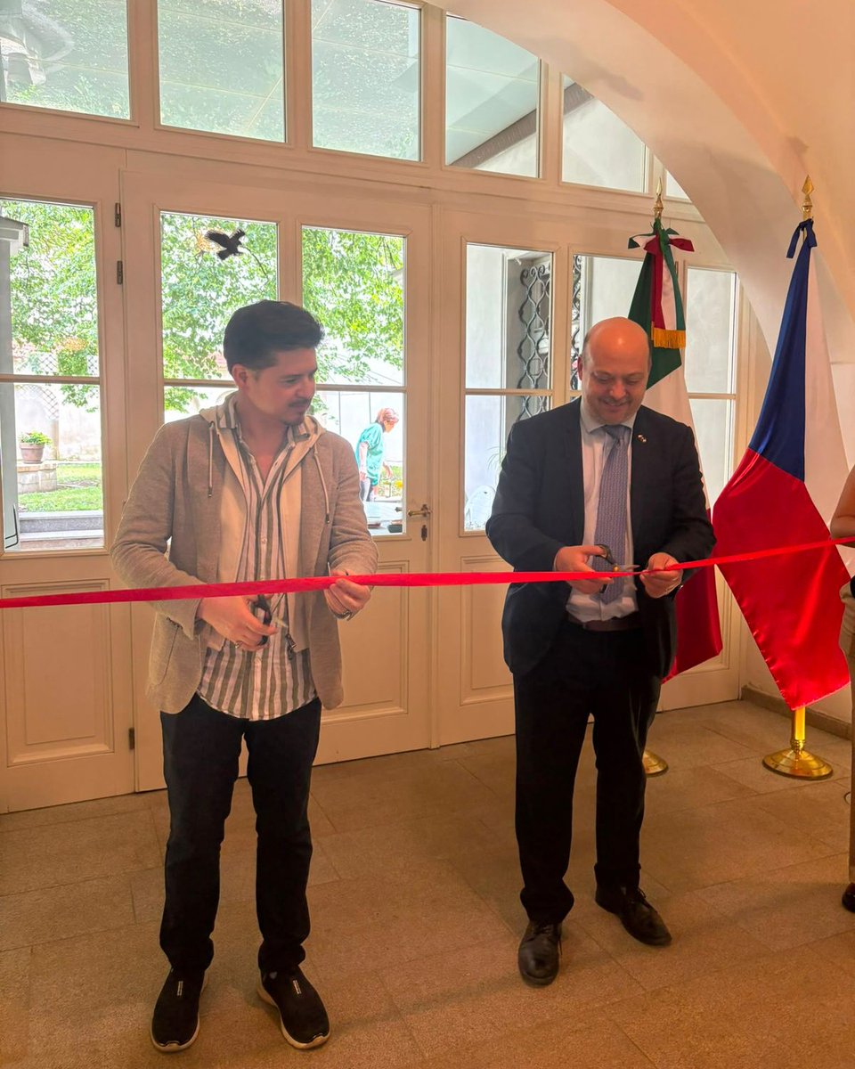 EmbaMexChe's tweet photo. Se inauguró en la sede de la @embamexche la exposición Mexistentialism: Zozobra, Nepantla, Relajo, del artista y director de animación mexicano Memo Dupinet. 🎨 
Les invitamos a apreciar las obras 
L-V de 9:30 - 16:30
#DiplomaciaCulturalMX #OrgulloMexicoGlobal #OrgulloMx @SRE_mx https://t.co/FkkLwX63Uy